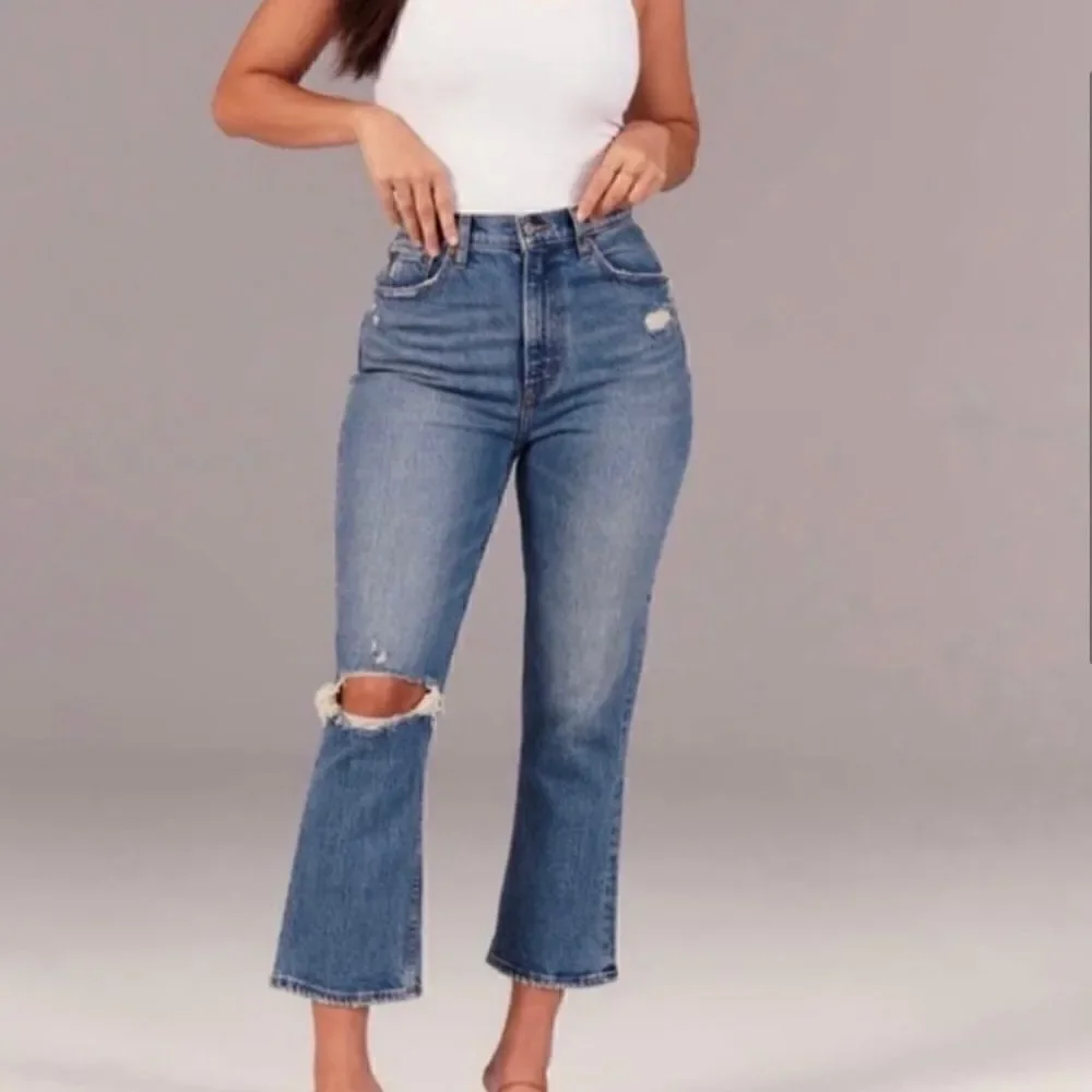 Abercrombie & Fitch Ultra High Rise Kick Flare Jean Distressed NEW